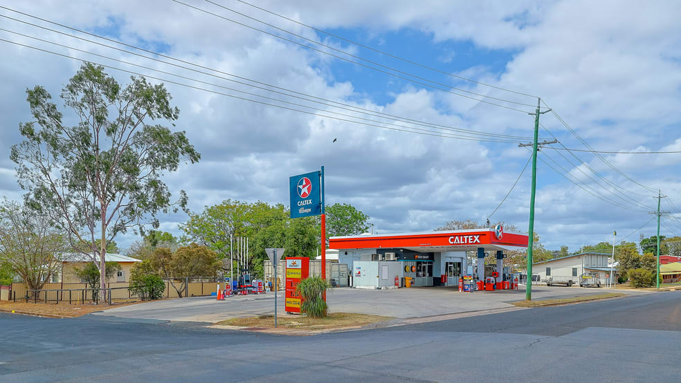 39 Douglass Street Clermont QLD 4721 - Image 2