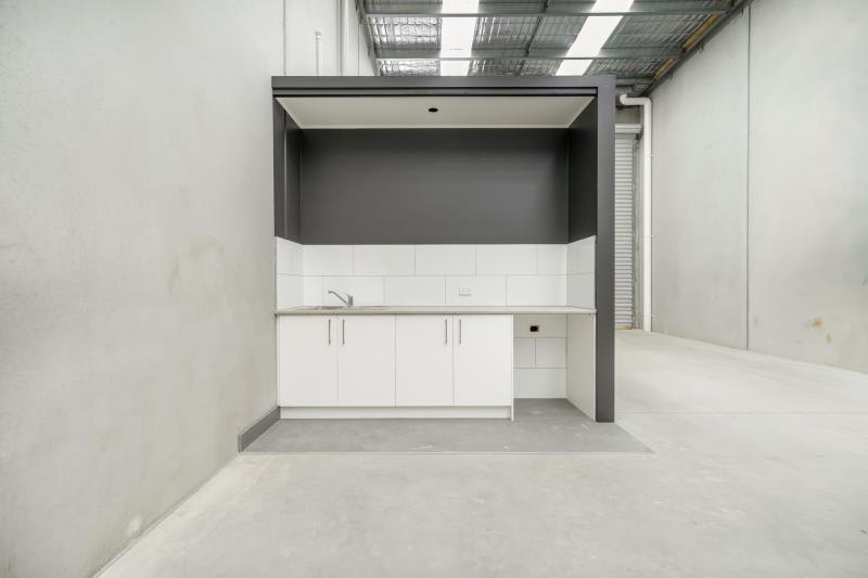Click to view all images 10 Commerce Place Koo Wee Rup VIC 3981 - Image 3