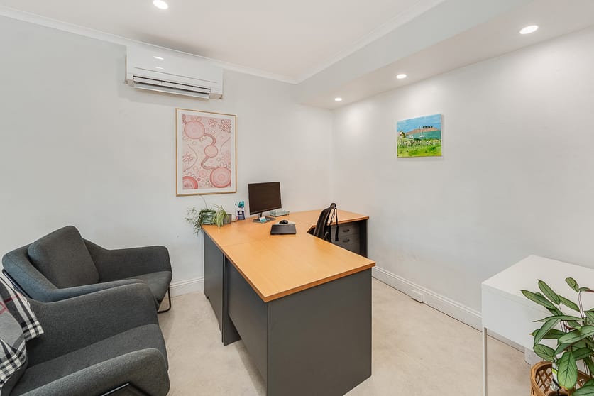 Click to view all images 68 Hutchinson Street Mount Barker SA 5251 - Image 3