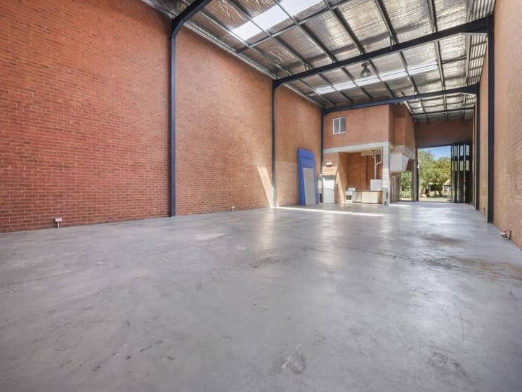 Click to view all images 8 Daphne Street Botany NSW 2019 - Image 2