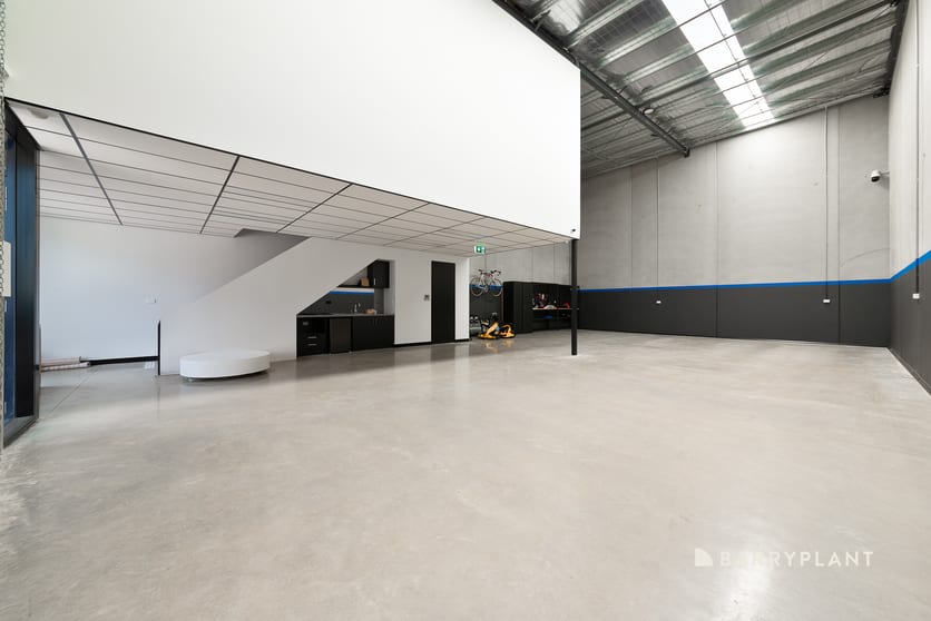 Click to view all images 22/2 Cobham Street Reservoir VIC 3073 - Image 3