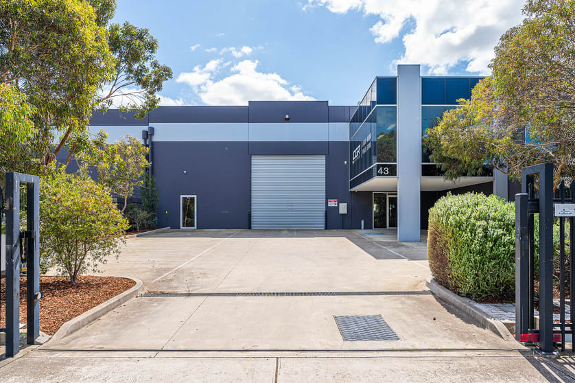 Click to view all images 43 Latitude Boulevard Thomastown VIC 3074 - Image 1