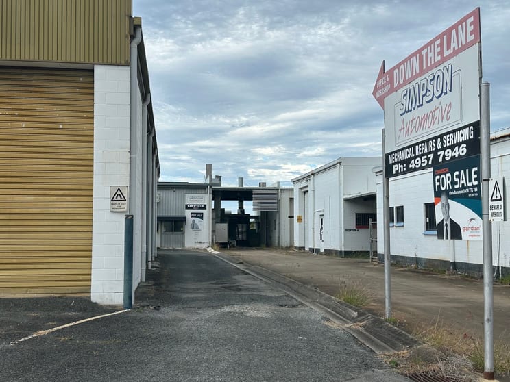 Click to view all images 3 4/5 Chain Street East Mackay QLD 4740 - Image 1