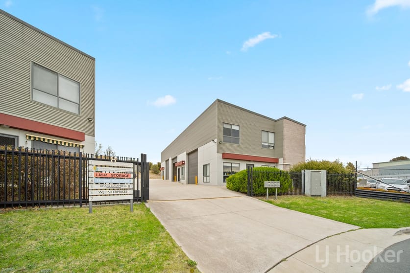Click to view all images 2/8 Gregg Place Crestwood NSW 2620 - Image 1