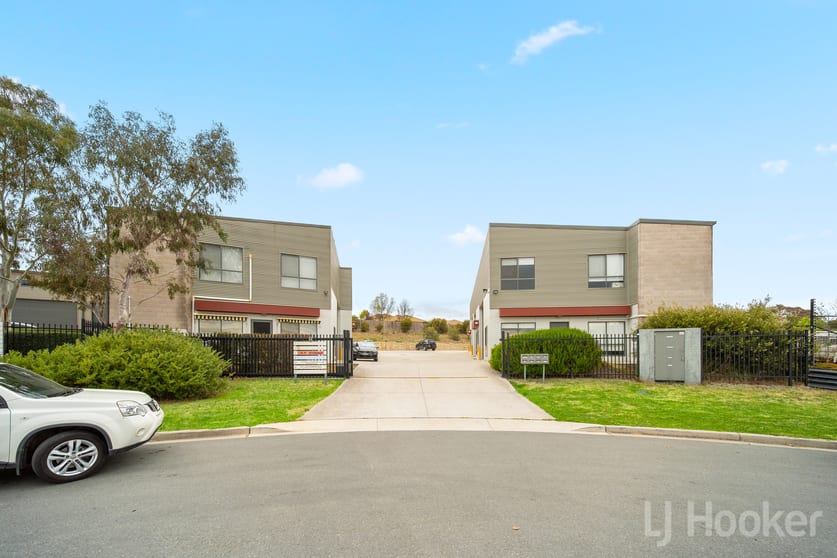 Click to view all images 2/8 Gregg Place Crestwood NSW 2620 - Image 2