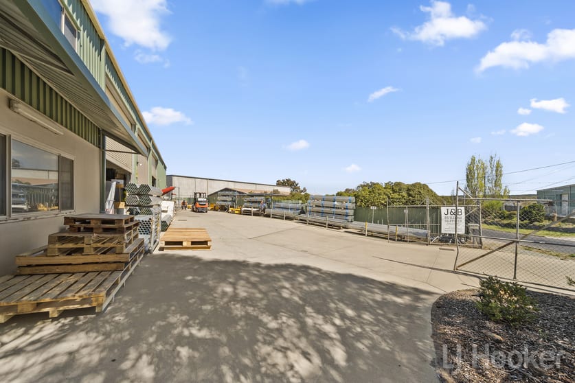 Click to view all images 19 Wycombe Street Queanbeyan NSW 2620 - Image 3