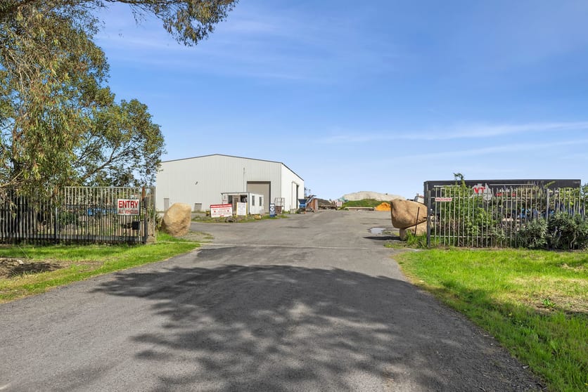 Click to view all images 148-150 Learmonth Street Alfredton VIC 3350 - Image 3