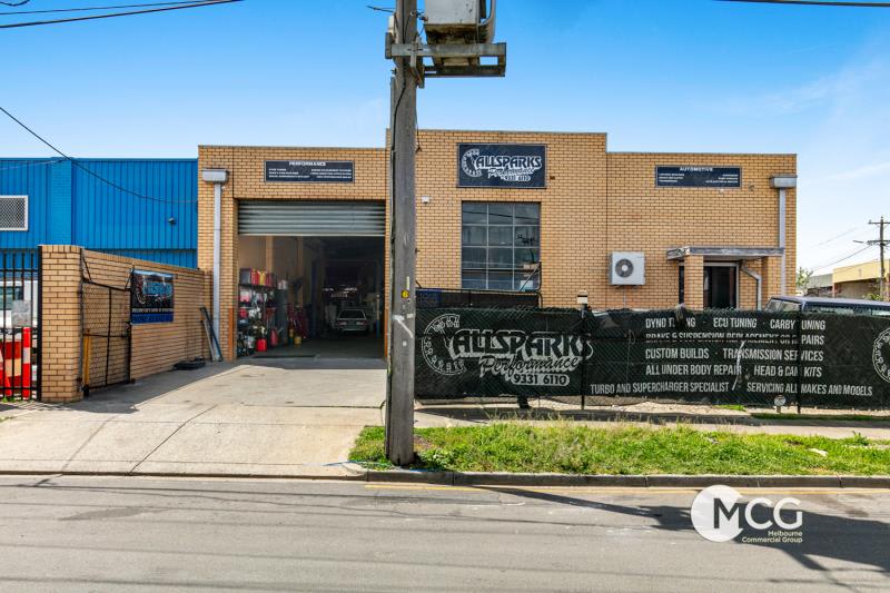 Click to view all images 2 Beckett Avenue Keilor East VIC 3033 - Image 1