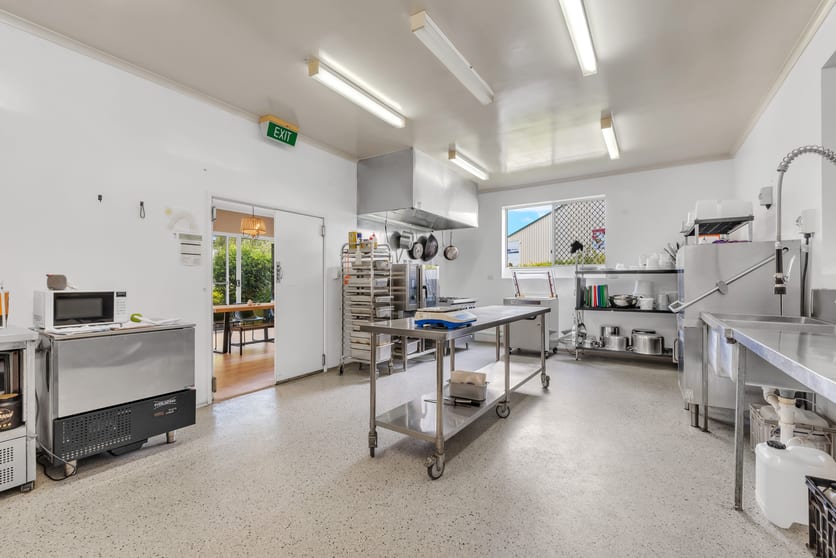 Click to view all images Unit 2/11b Venture Drive Noosaville QLD 4566 - Image 3