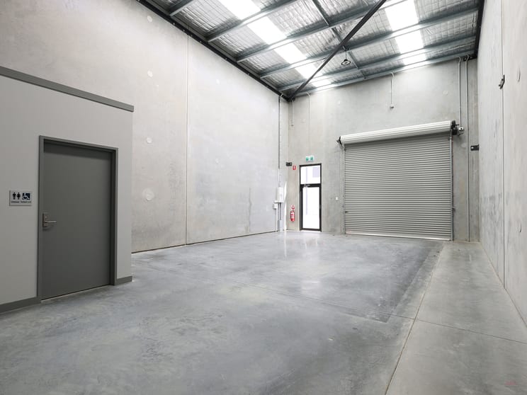 Click to view all images 2 Red Fields Road Moss Vale NSW 2577 - Image 2