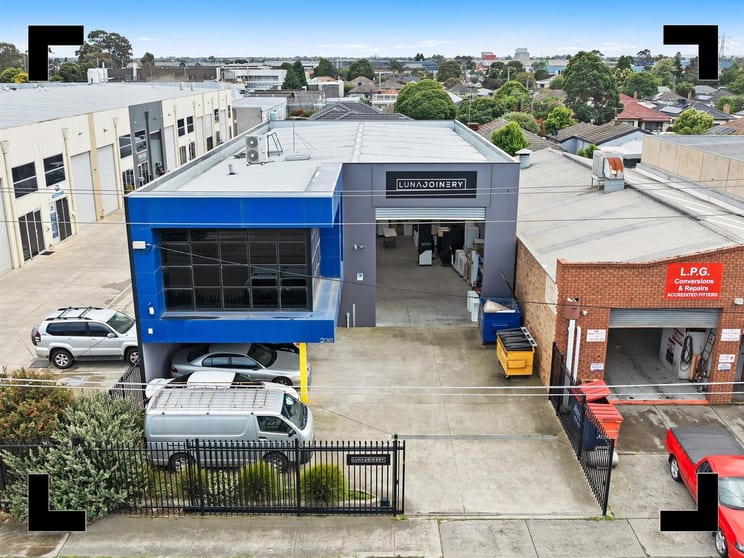 Click to view all images 236 Edwardes Street Reservoir VIC 3073 - Image 1