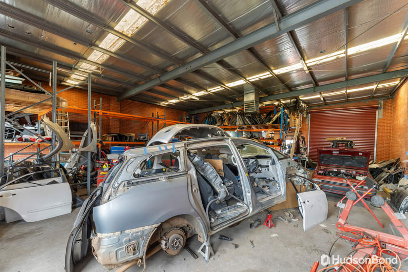 Click to view all images 3 Steven Court Ringwood VIC 3134 - Image 3