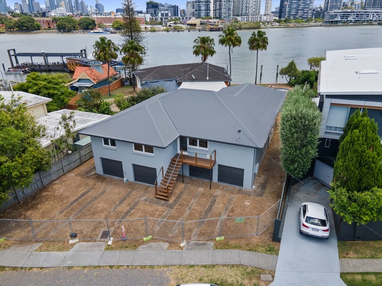 Click to view all images 10 Quay St Bulimba QLD 4171 - Image 2