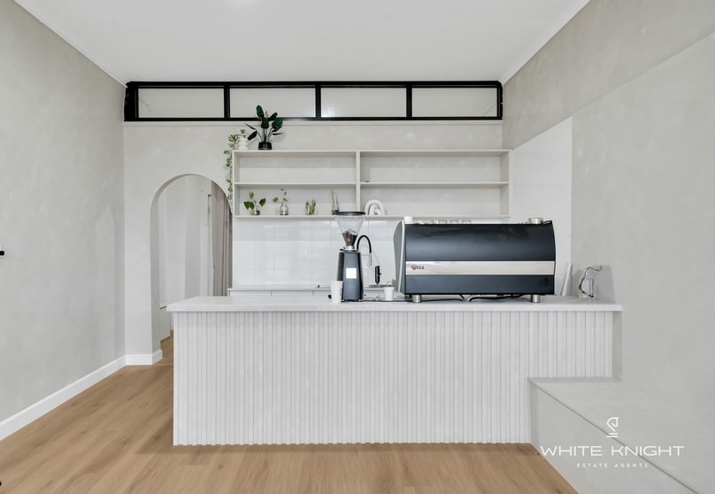 Click to view all images 39 Rhodes Street St Albans VIC 3021 - Image 2