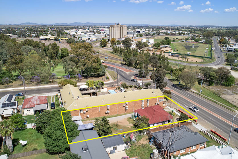 Click to view all images 256 Bridge Street Tamworth NSW 2340 - Image 2
