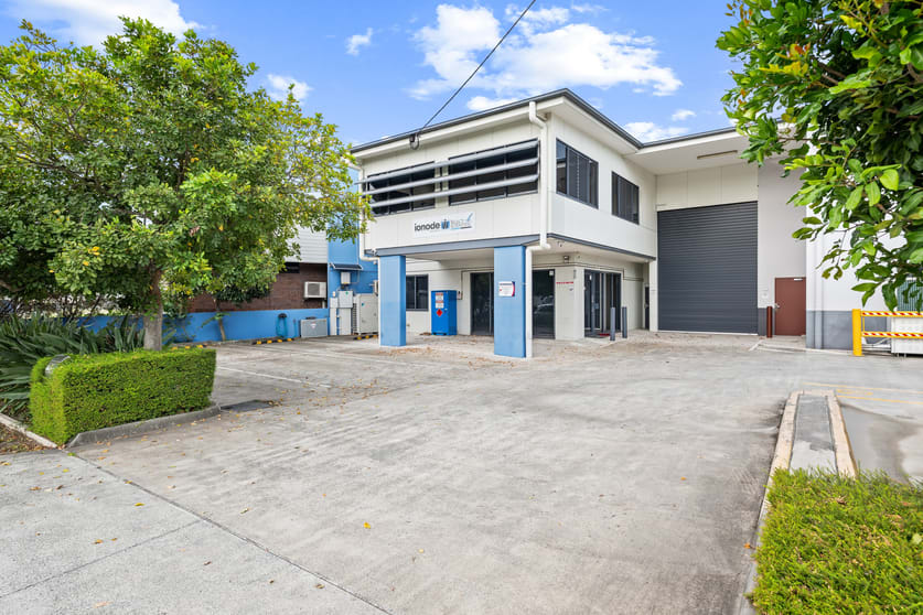 Click to view all images 12 Walker Street Tennyson QLD 4105 - Image 1