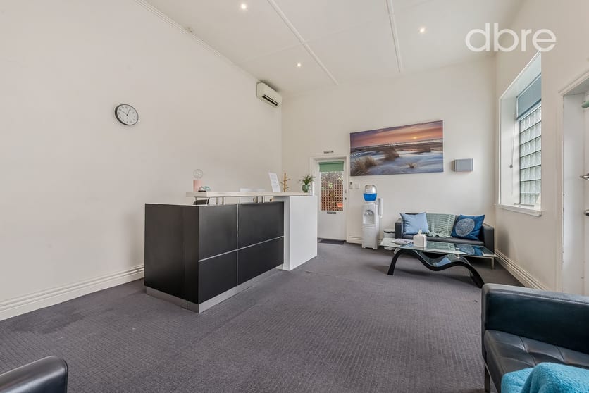 Click to view all images 158 McKinnon Road Mckinnon VIC 3204 - Image 2