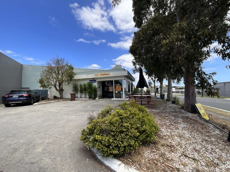 Click to view all images 3/4 Viewtech Place Rowville VIC 3178 - Image 1