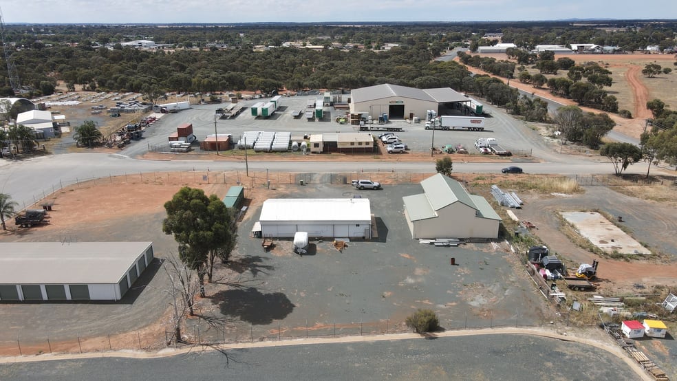 Click to view all images 3 Calleen Street West Wyalong NSW 2671 - Image 2
