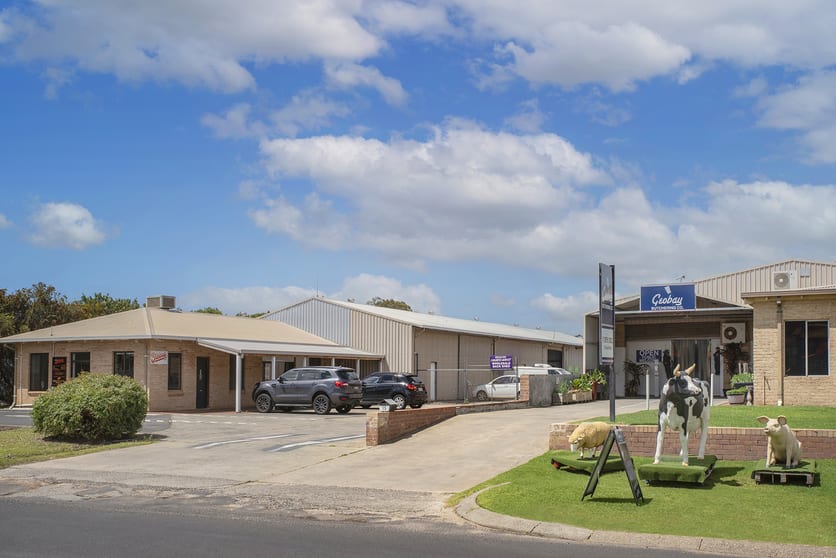 Click to view all images 15 Cook Street Busselton WA 6280 - Image 2