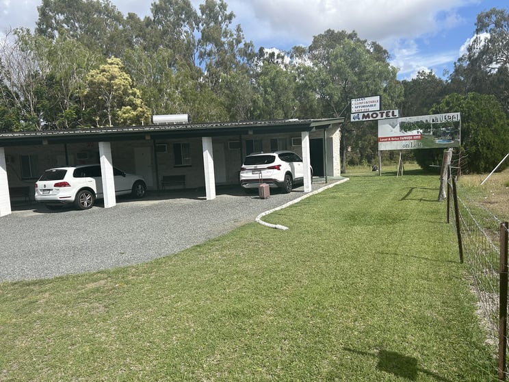 Click to view all images Mount Morgan QLD 4714 - Image 2