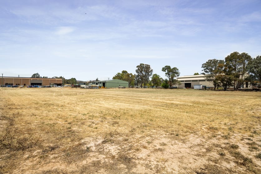 Click to view all images 10 Davis Drive Jindera NSW 2642 - Image 3