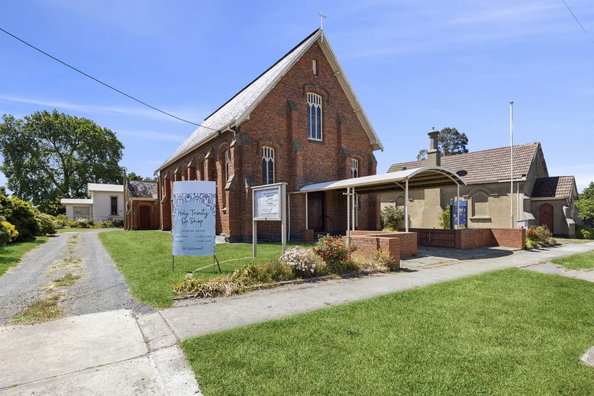 Click to view all images 227 Albert Street Sebastopol VIC 3356 - Image 2