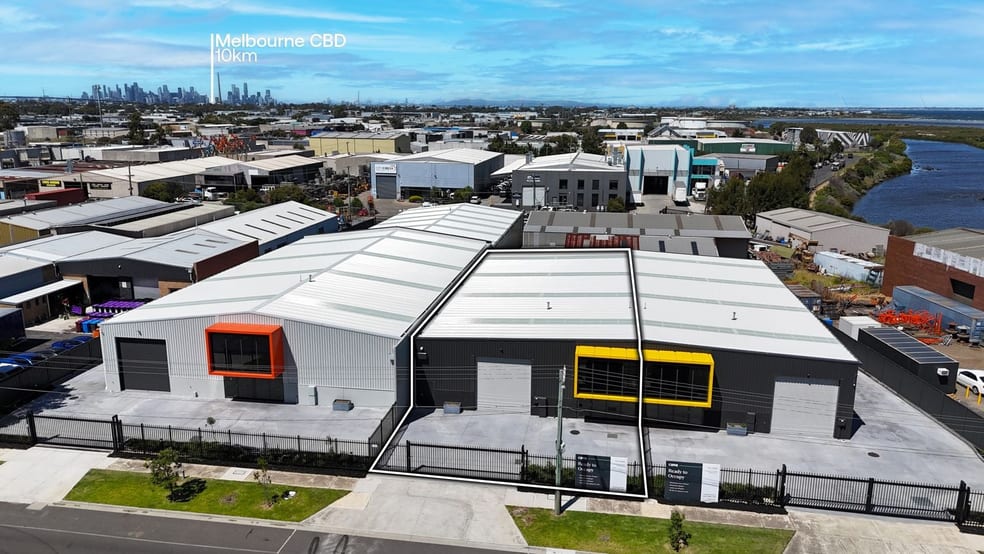 Click to view all images 4A Racecourse Road Williamstown VIC 3016 - Image 1