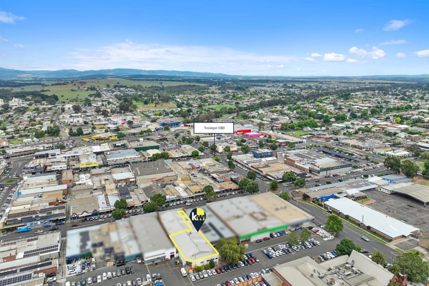 Click to view all images 74 Seymour Street Traralgon VIC 3844 - Image 2