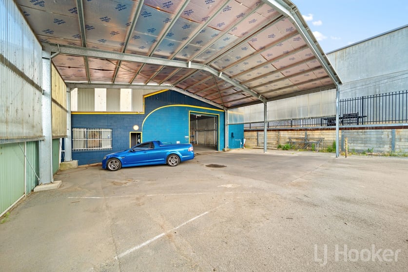 Click to view all images 21 Endurance Avenue Queanbeyan East NSW 2620 - Image 1