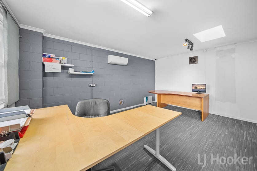 Click to view all images 21 Endurance Avenue Queanbeyan East NSW 2620 - Image 3