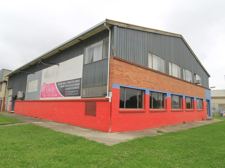 Click to view all images 7/2 MacLeod Street Bairnsdale VIC 3875 - Image 2