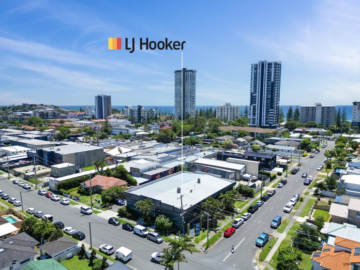 Click to view all images 25 Lemana Lane Burleigh Heads QLD 4220 - Image 1