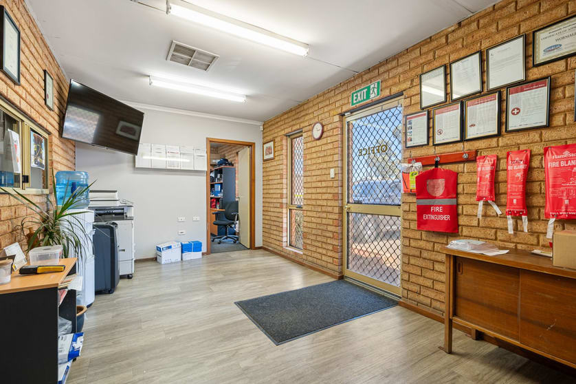 Click to view all images 219 Dugan Street Kalgoorlie WA 6430 - Image 2