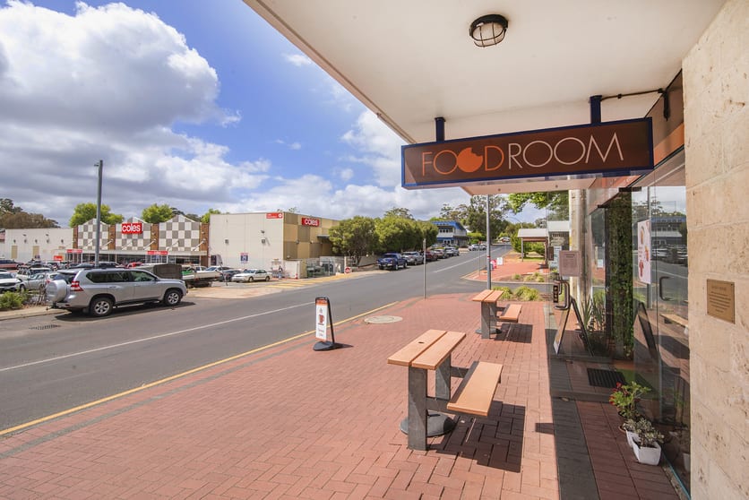 Click to view all images 1/14 Fearn Avenue Margaret River WA 6285 - Image 2