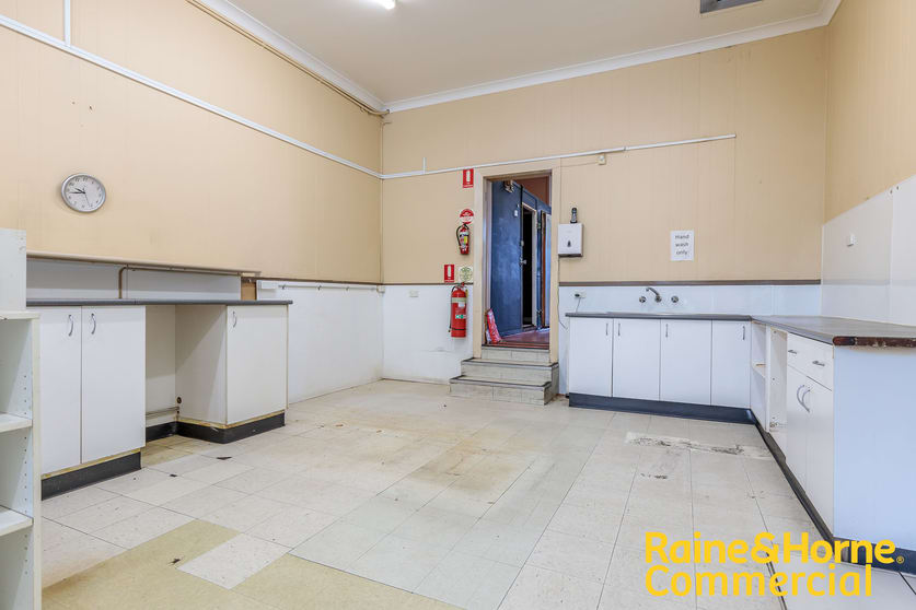 Click to view all images 137 Talbragar Street Dubbo NSW 2830 - Image 3
