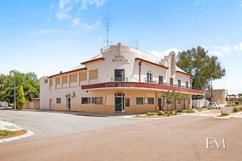 Click to view all images 137 Vincent Street Beverley WA 6304 - Image 1