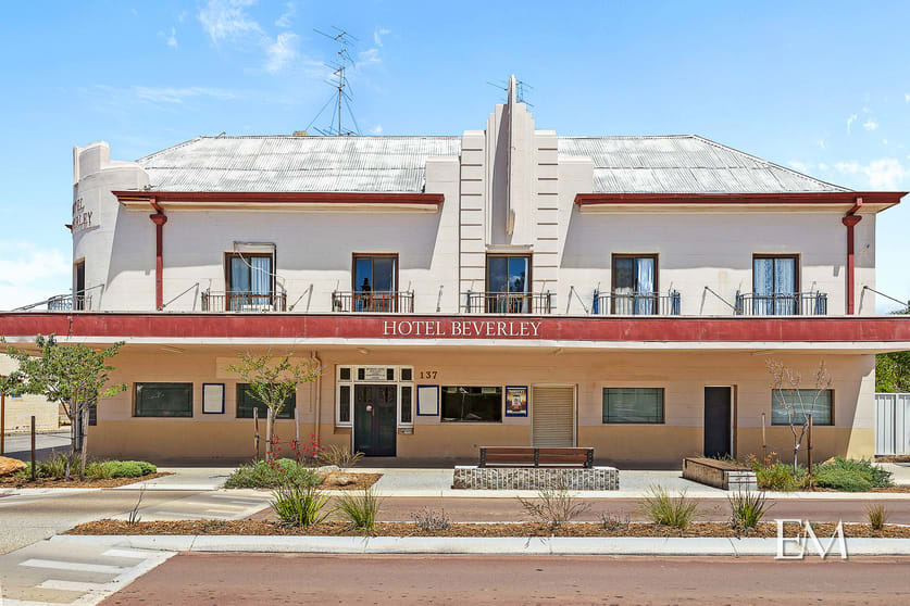 Click to view all images 137 Vincent Street Beverley WA 6304 - Image 3