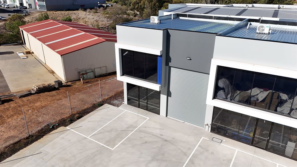 Click to view all images 1-7/22 Linmax Court Point Cook VIC 3030 - Image 1