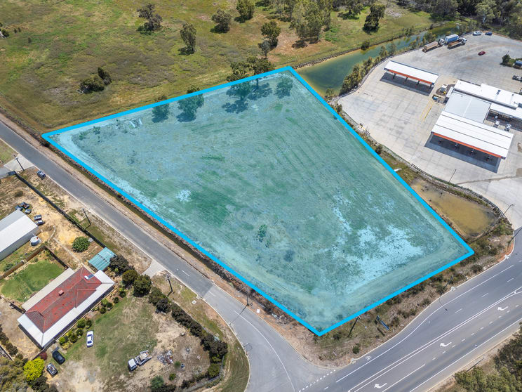 Click to view all images 1447 Great Northern Highway Upper Swan WA 6069 - Image 2