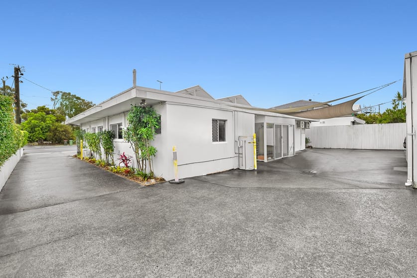 Click to view all images 143 Bayview Street Runaway Bay QLD 4216 - Image 3