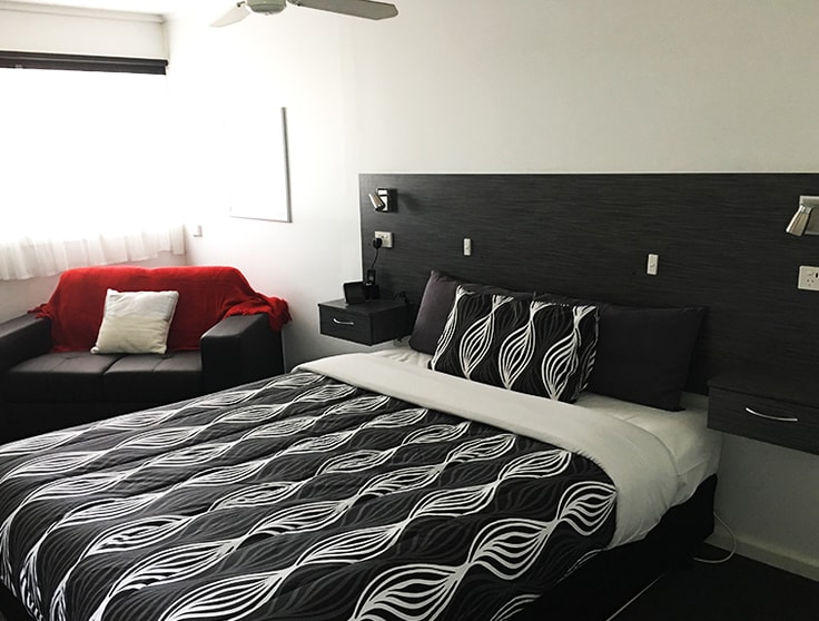 Click to view all images Hamilton VIC 3300 - Image 2