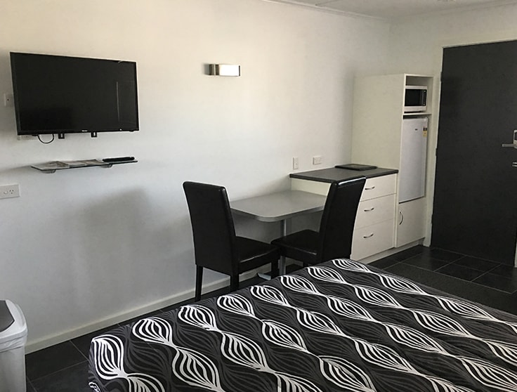 Click to view all images Hamilton VIC 3300 - Image 3
