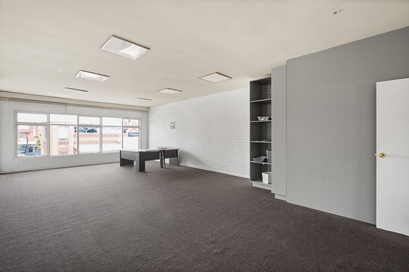 Click to view all images 15 & 17 Como Parade West Mentone VIC 3194 - Image 3