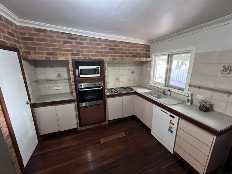 Click to view all images 343 Maddington Road Orange Grove WA 6109 - Image 3
