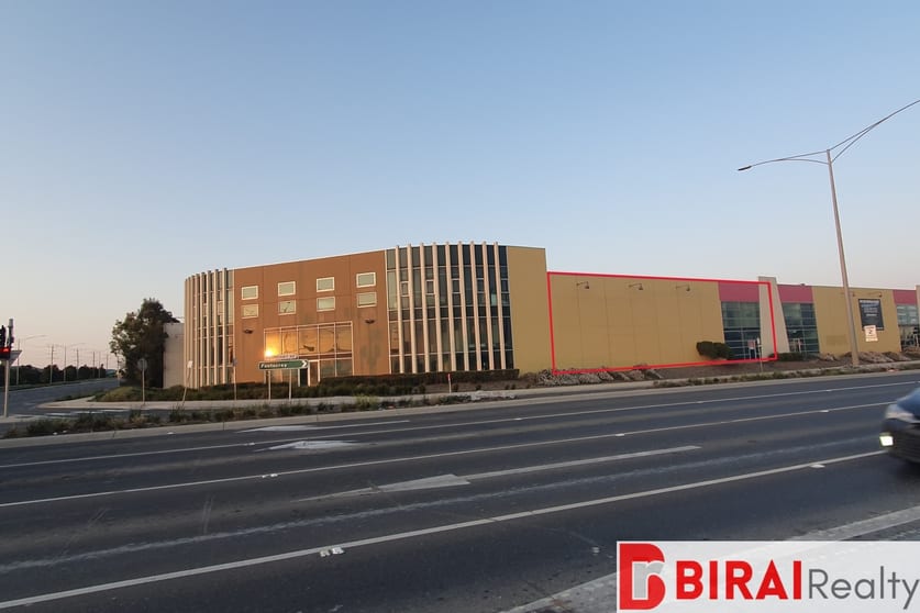 Click to view all images U 3/28 West Court Derrimut VIC 3026 - Image 1