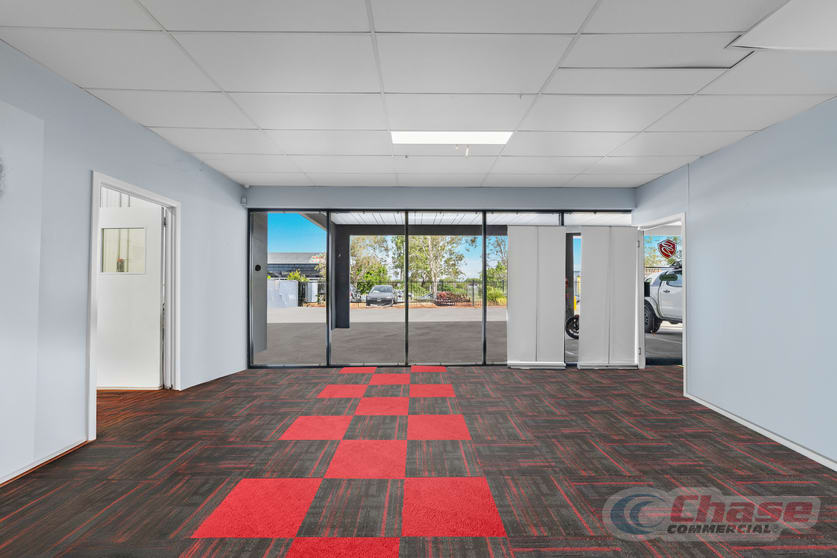 Click to view all images 1/300 Cullen Avenue Eagle Farm QLD 4009 - Image 2