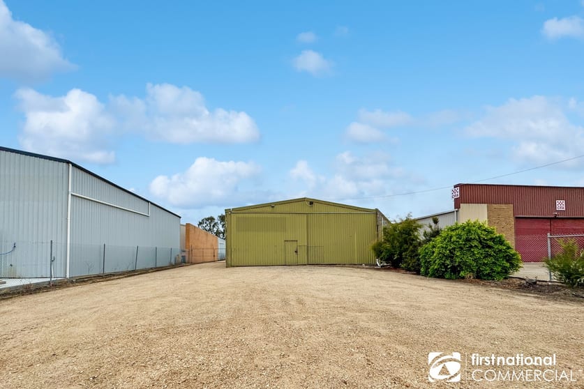 Click to view all images 17 Gordon Street Bairnsdale VIC 3875 - Image 1