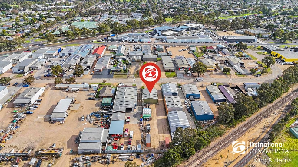 Click to view all images 17 Gordon Street Bairnsdale VIC 3875 - Image 2