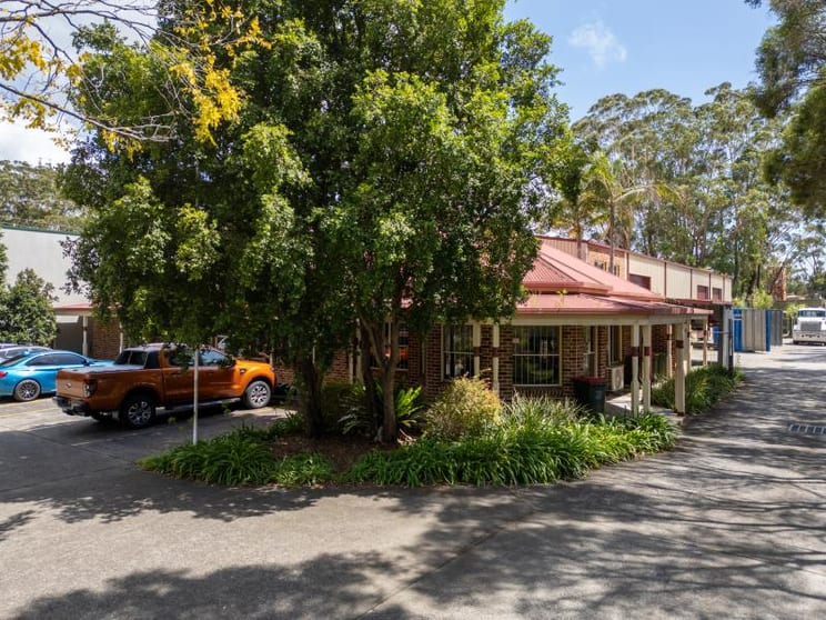 Click to view all images Whole building/13 Apprentice Drive Berkeley Vale NSW 2261 - Image 2